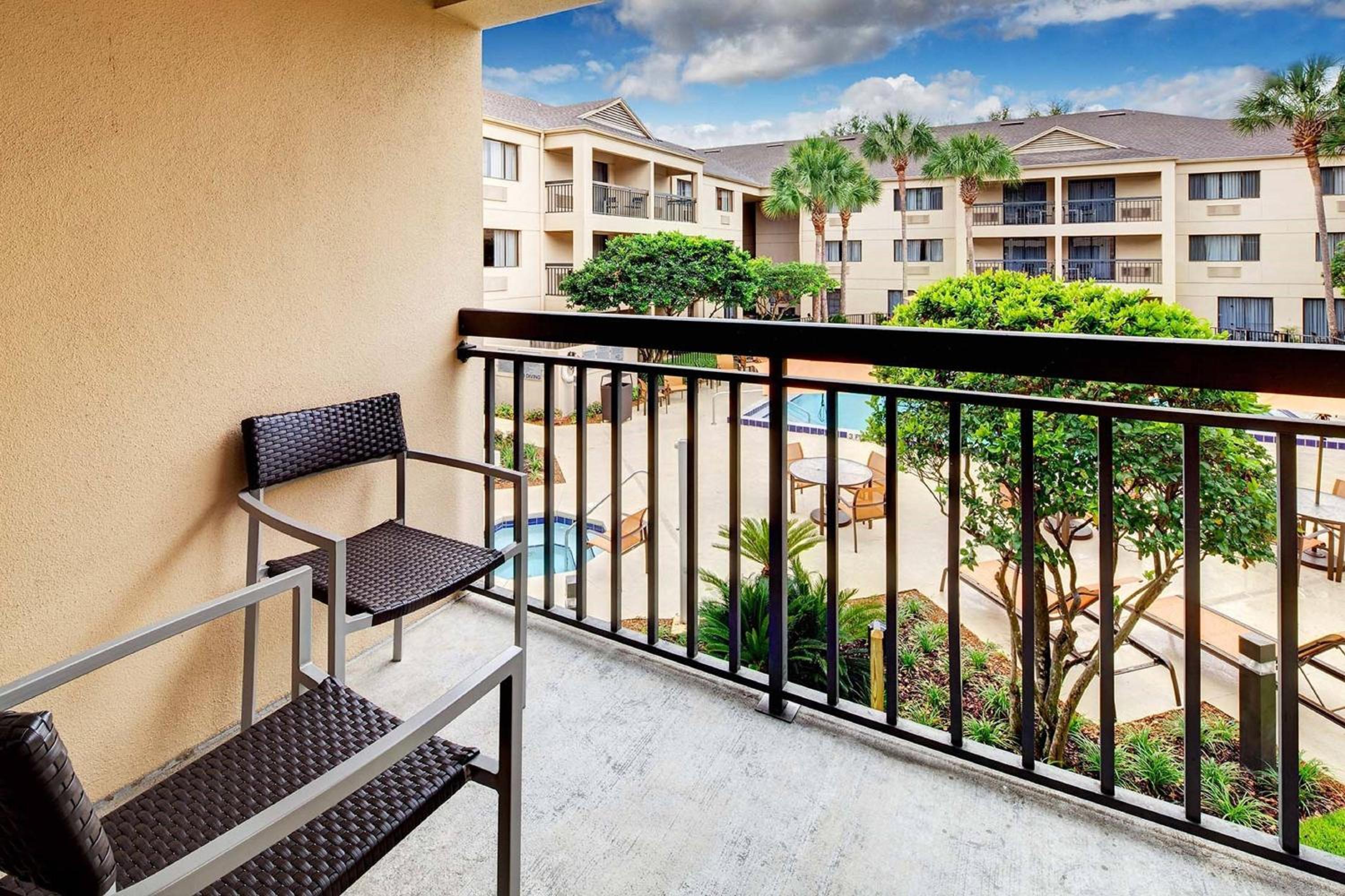 Room, King Bed, Lateral Side Pool View