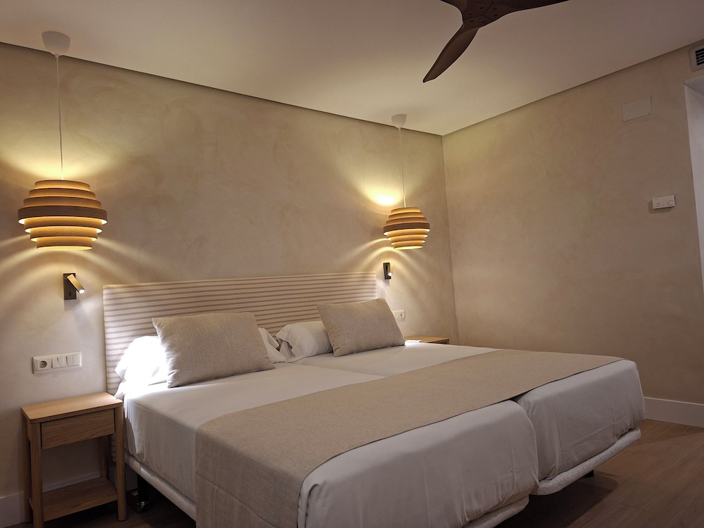 Standard, Single, Double Bed, Del Mar Hotel And Spa 2/3