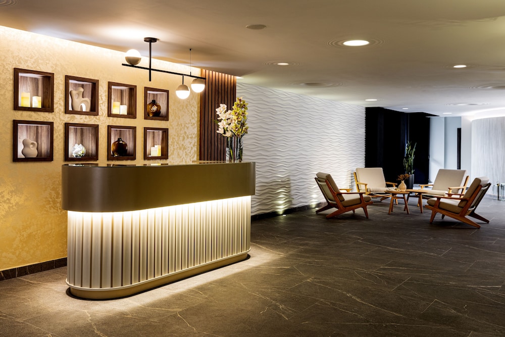 Kings' Valley Medical & Spa 2/50
