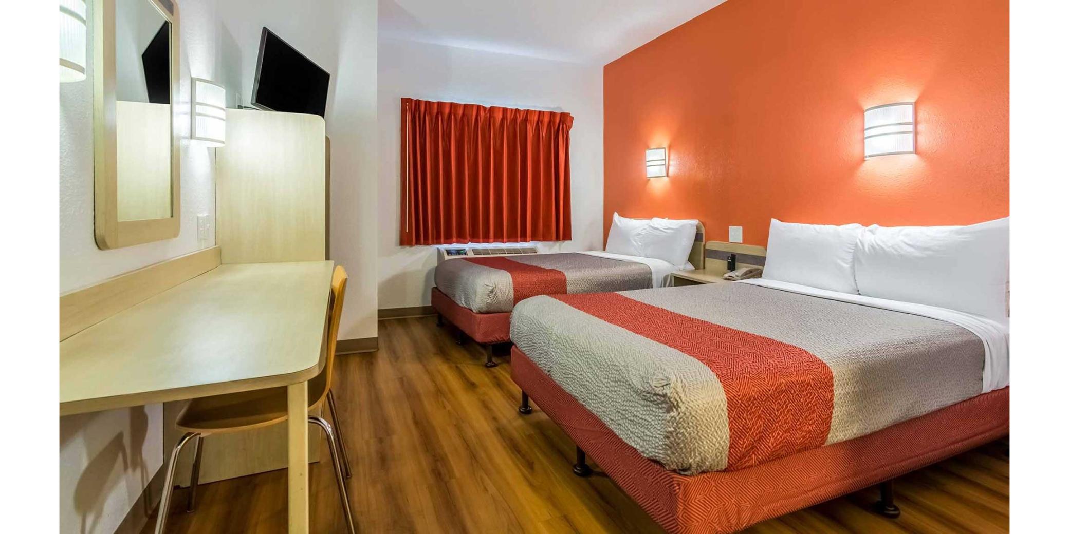 2 Full Beds - Micfridge, Smoking