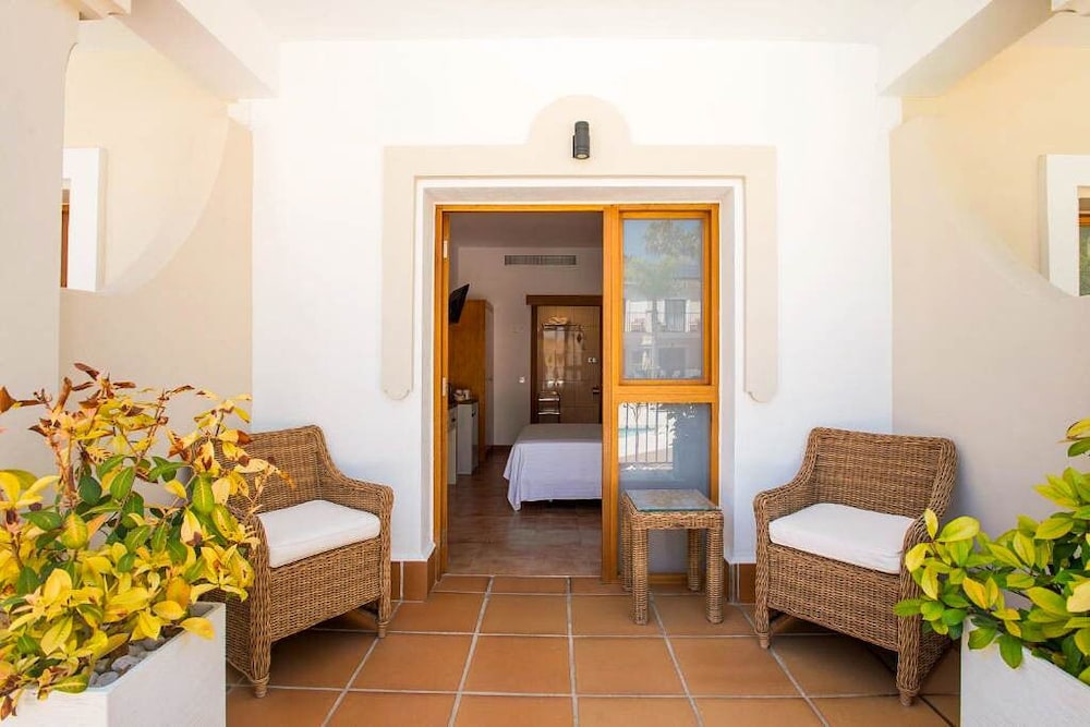 Paloma Blanca Boutique Hotel 38/50