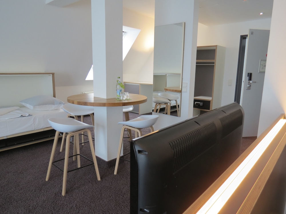 Comfor Hotel 55/72