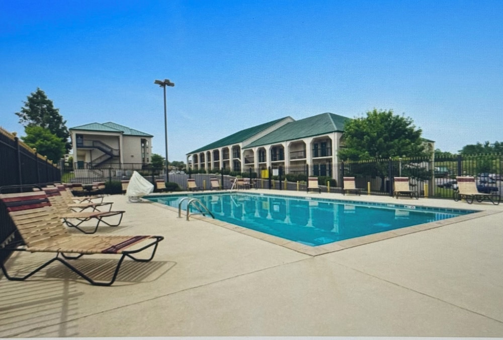 Baymont by Wyndham Johnson City 37/45