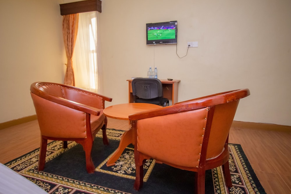 Hillcourt Resort Spa 56/76