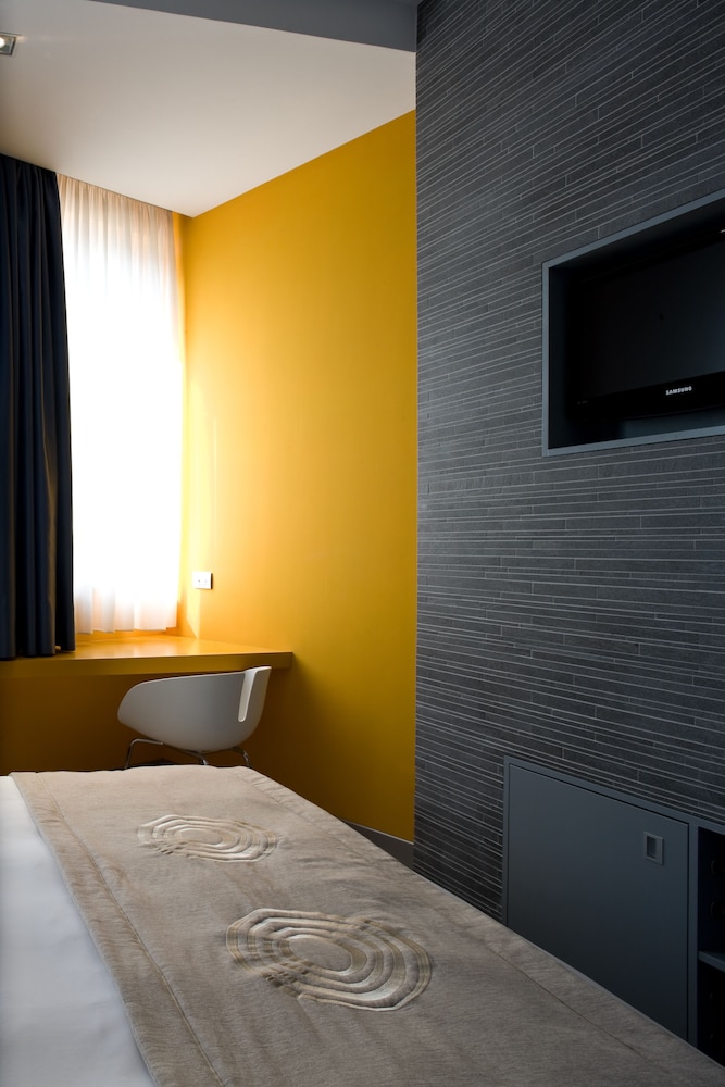 Eos Hotel 22/72