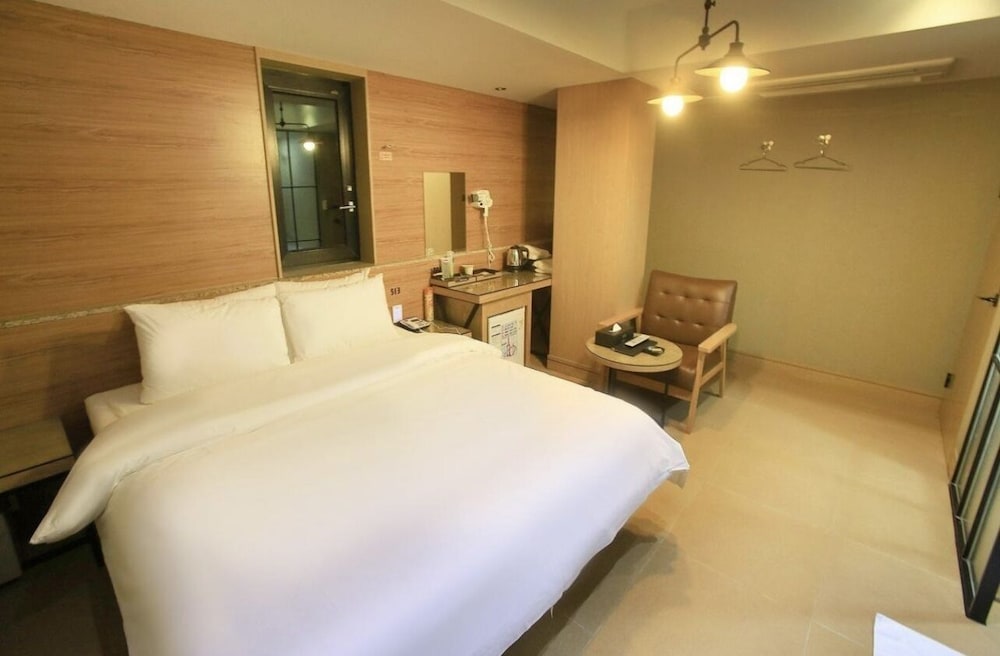 Suwon Station Myeongjak Hotel 16/57