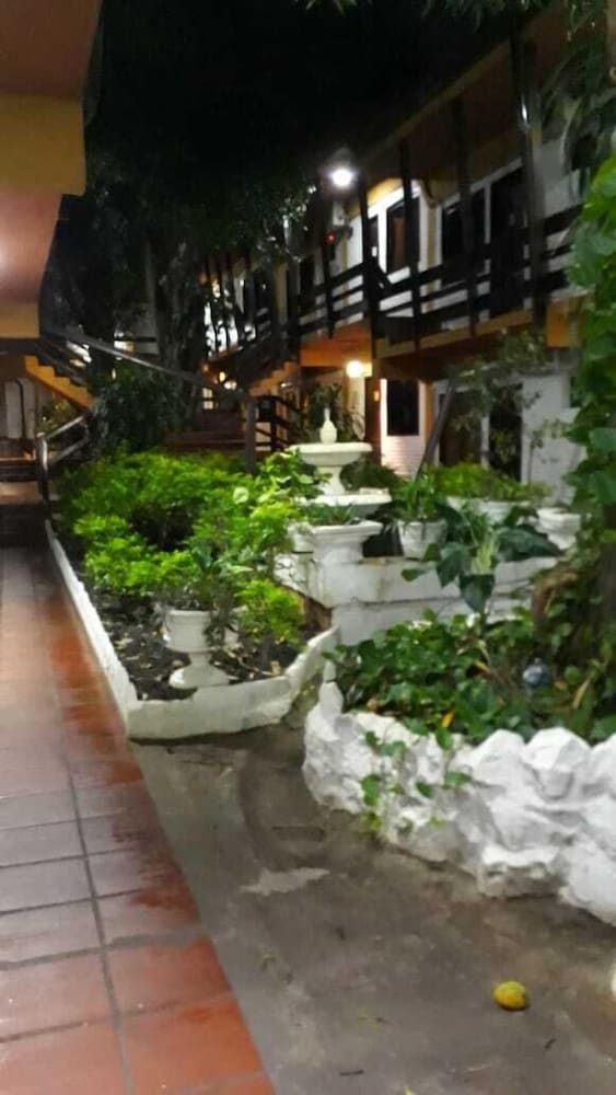 Hostal Residencial Leones De Castilla 37/45