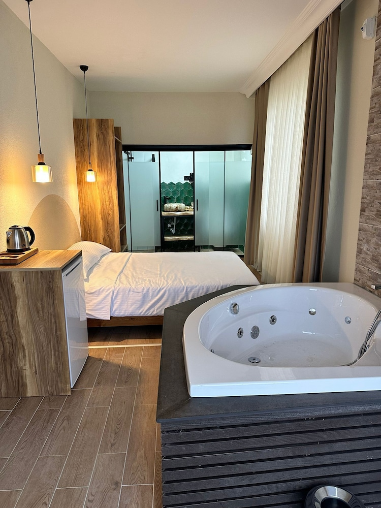 Kingway Suite 21/45
