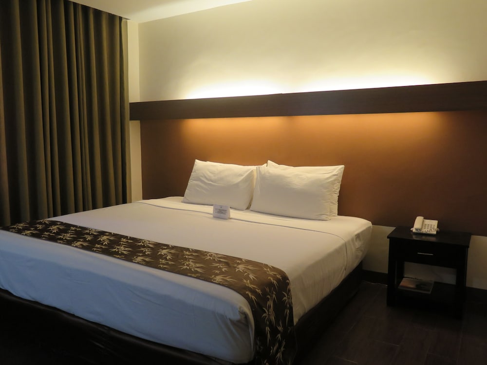 The Ritz Hotel At Garden Oases 10/33