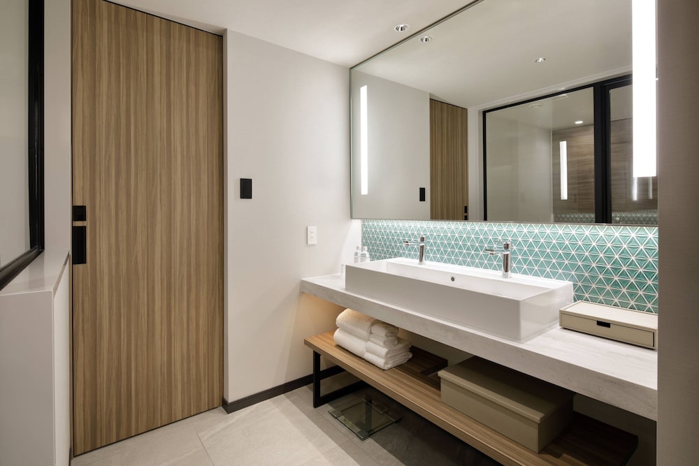 Courtyard By Marriott Osaka Honmachi 11/47