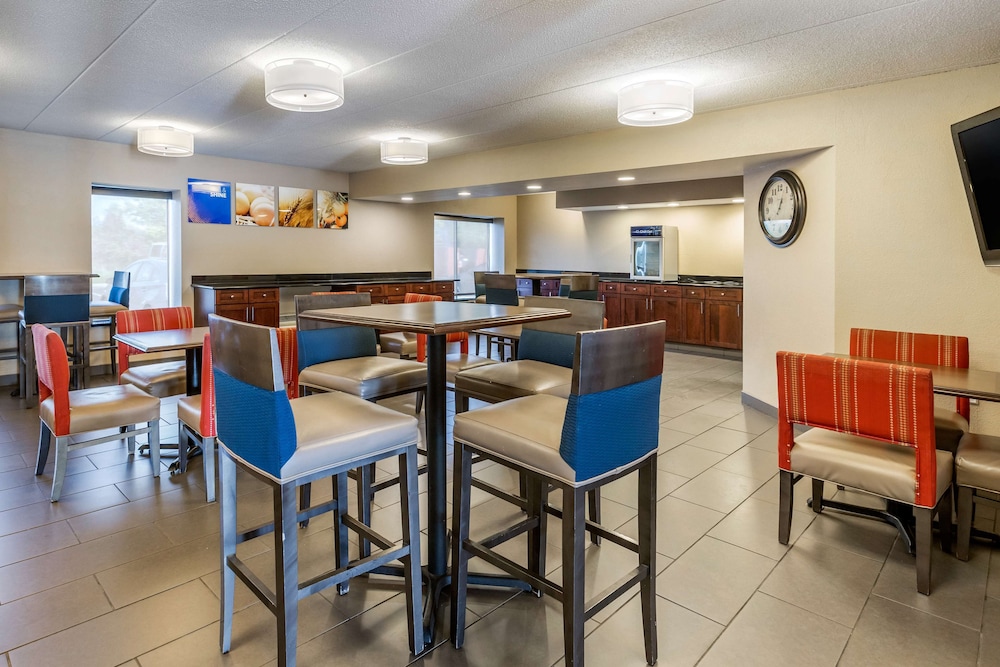 Comfort Inn Grand Rapids Airport 29/35