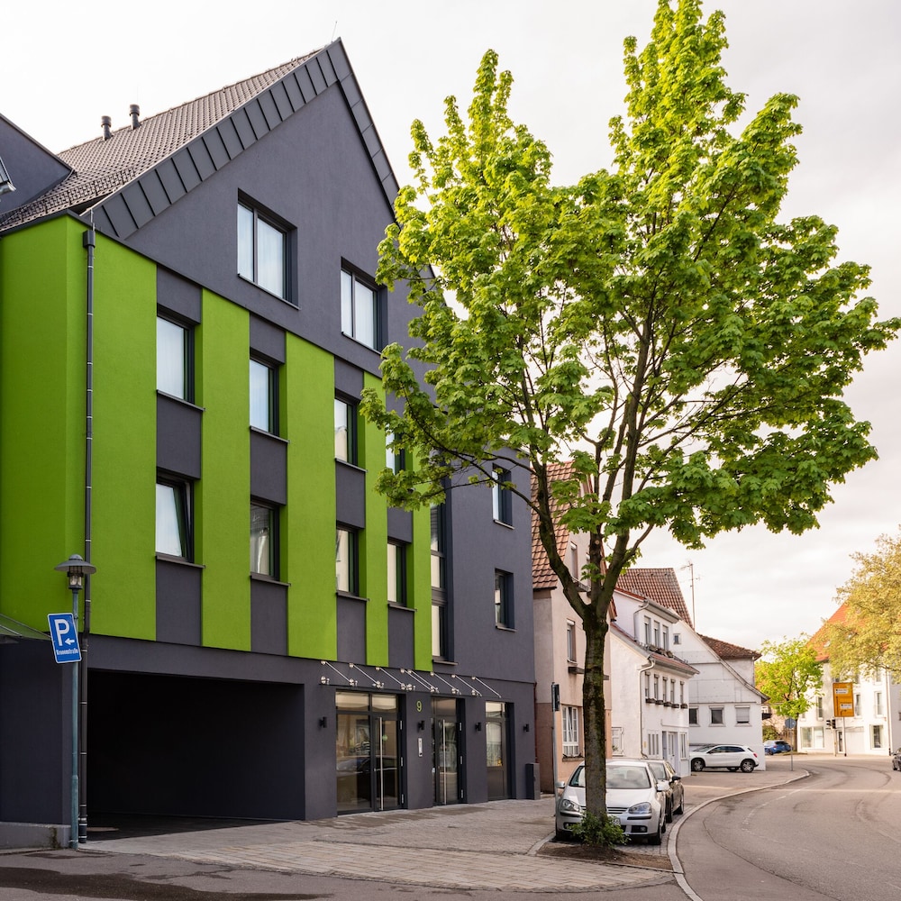 The Outlet Hotel 32/37