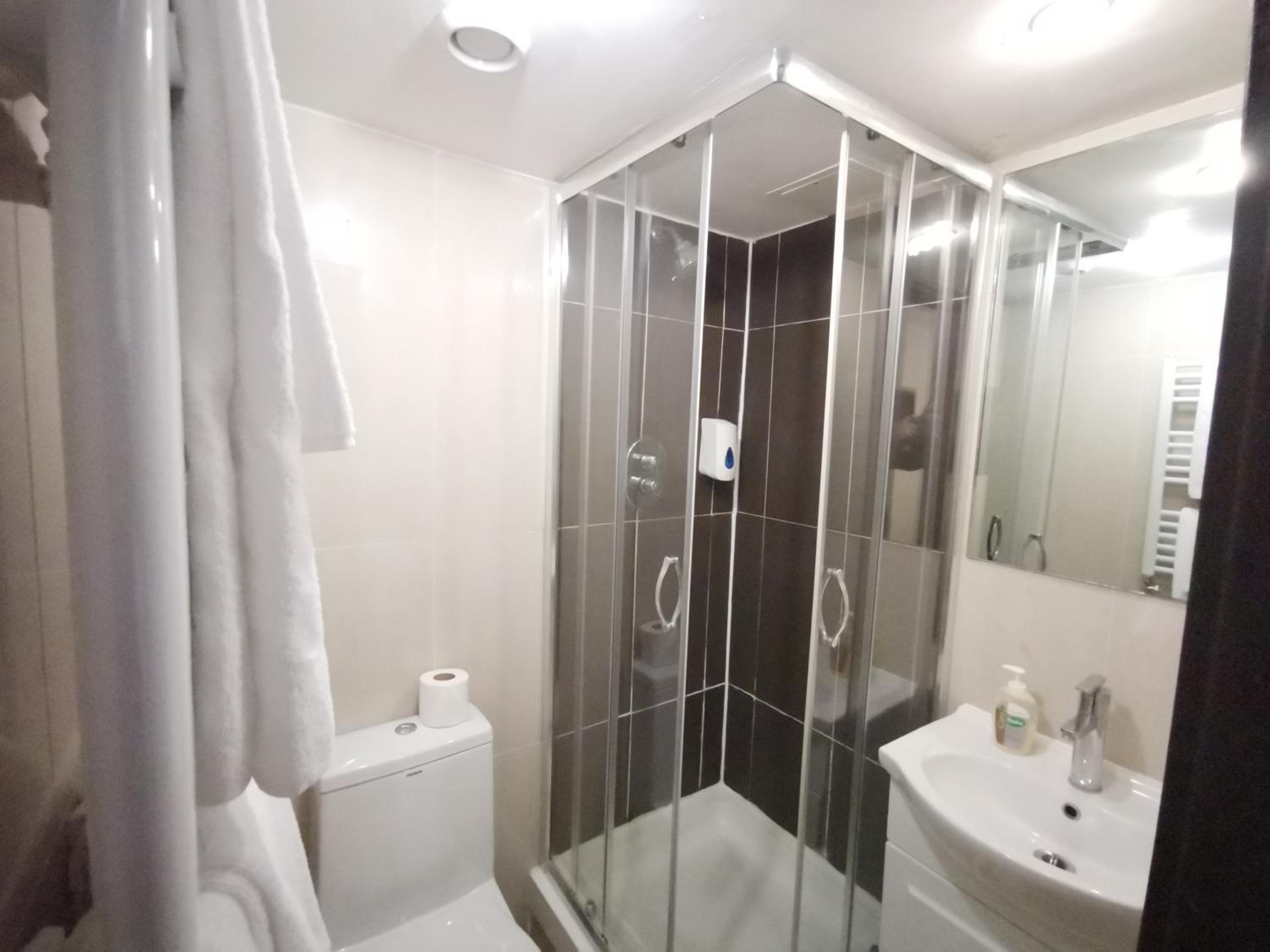 Room, Queen Bed, The Royale Chulan Hyde Park 10/10