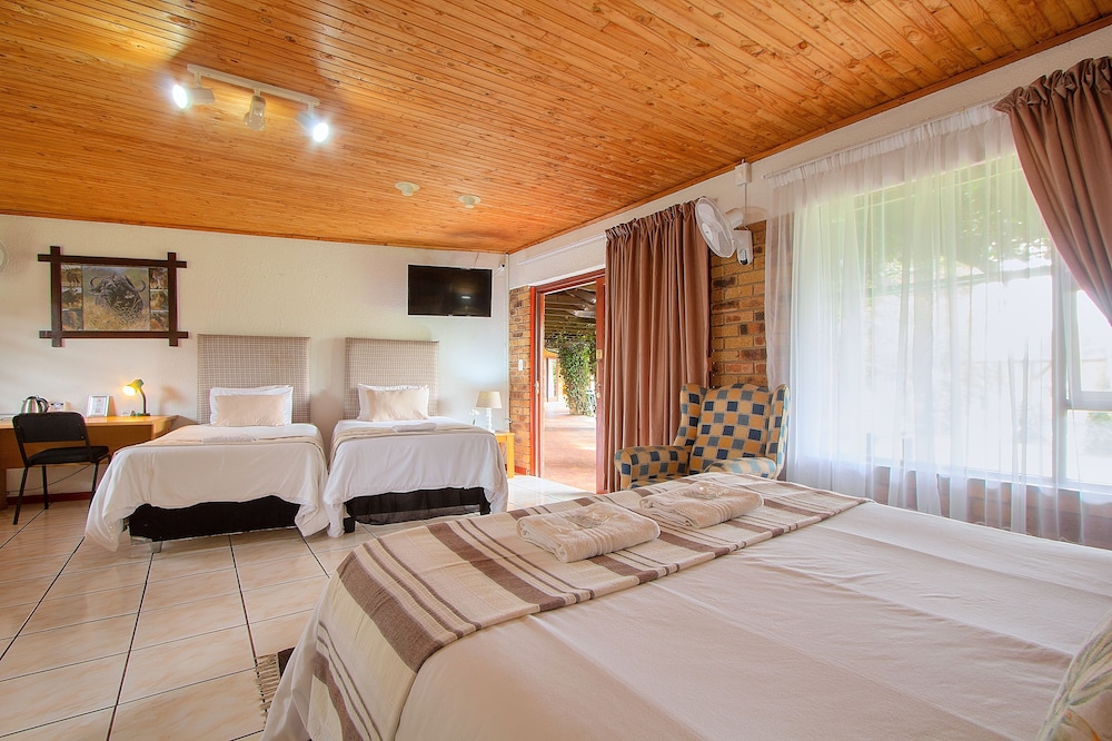 4 Rooms, Family, Queen and Twin Beds 3/10