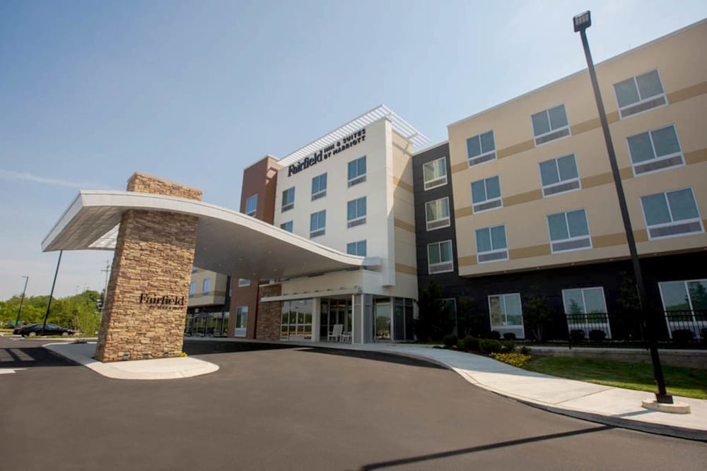 Fairfield Inn Suites Philadelphia Broomall Newtown Square 1/49