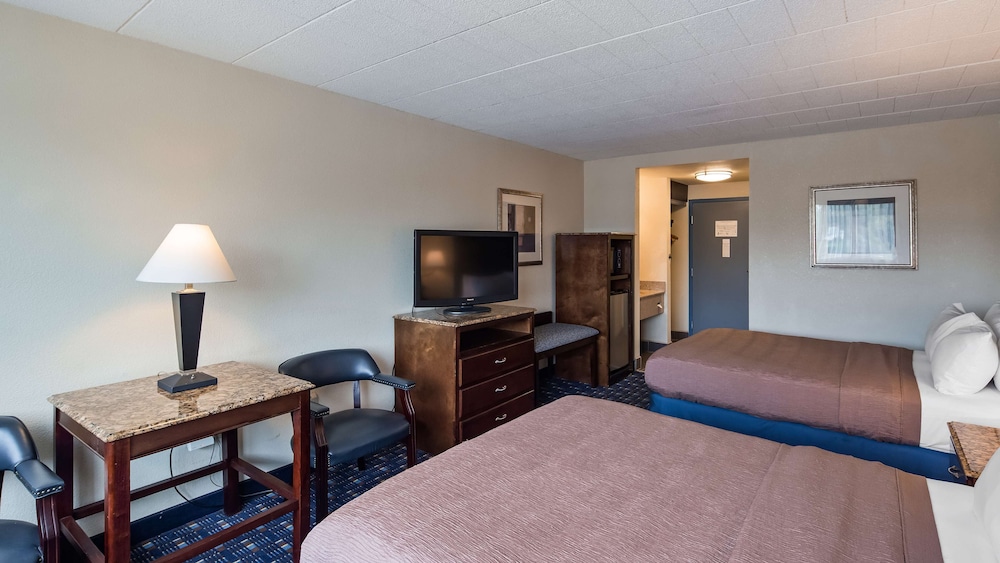 Best Western Plus Reading Inn & Suites 9/37