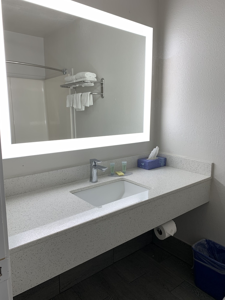 Days Inn by Wyndham Sulphur Springs 40/43