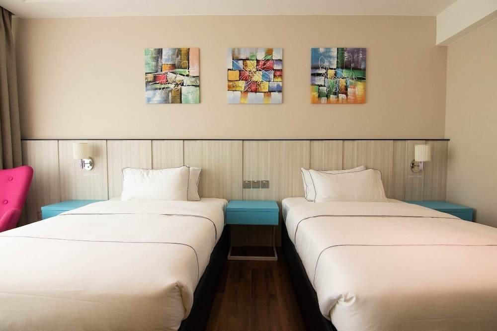 Higher Hotel 21/32