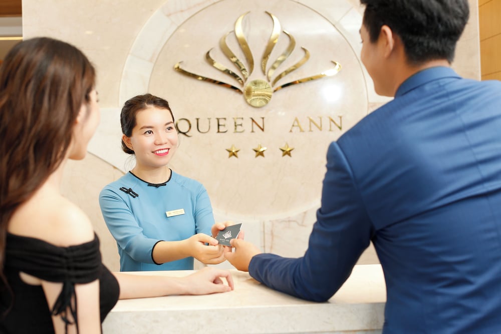 QUEEN ANN HOTEL 8/74