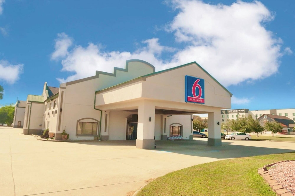 Motel6 Elkhart, IN 48/54