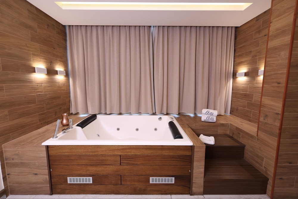 Ibiza hotel 49/50