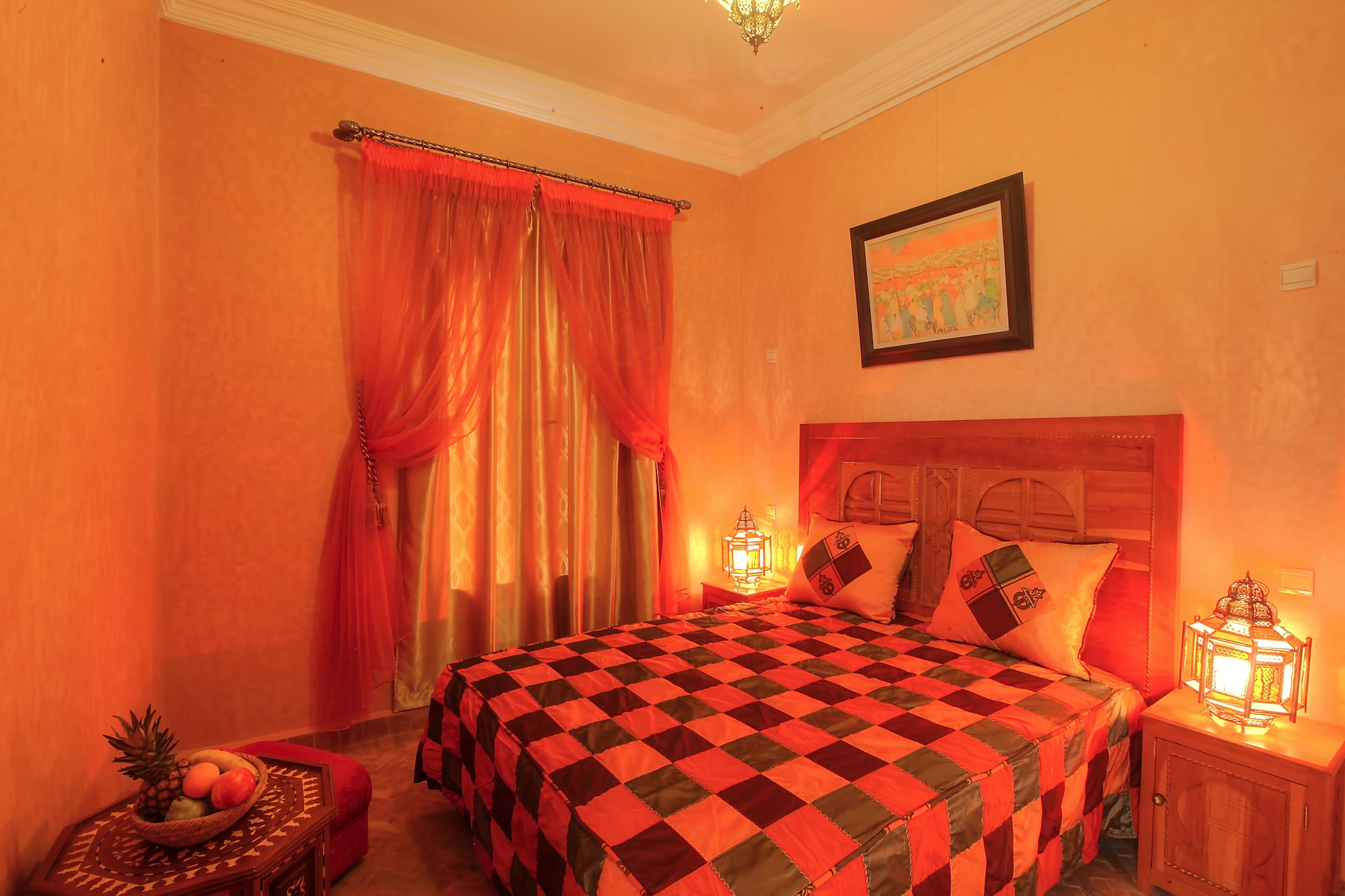 ROOM, DOUBLE OR TWIN BED