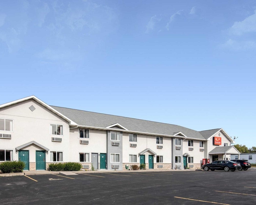 Econo Lodge Inn & Suites Canandaigua - Fingers Lake Area 1/37