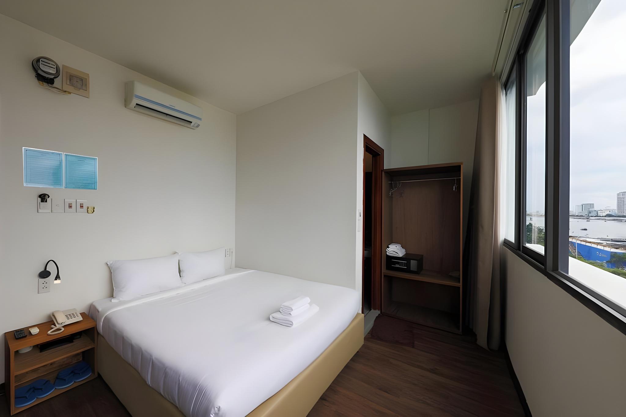 Premium, King Bed, River View