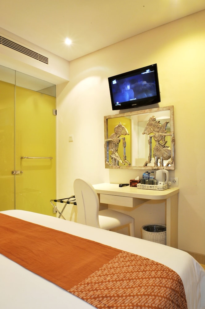 Pyrenees Jogja Hotel 12/26
