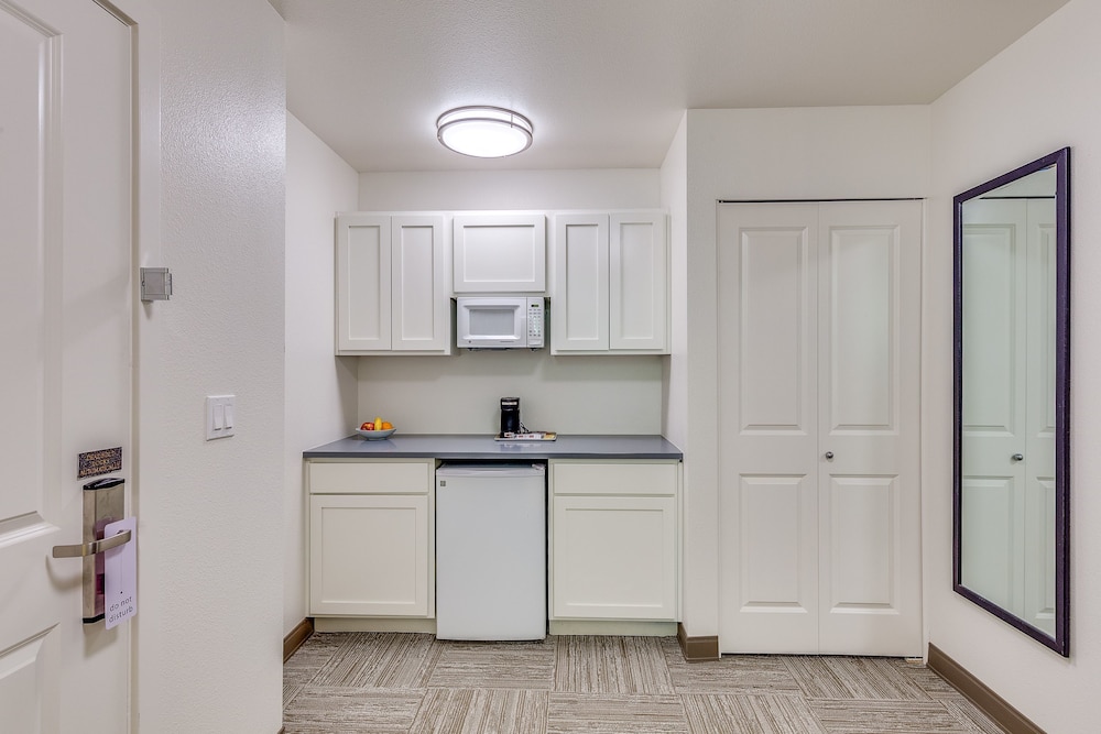 Marshall Suites Bainbridge Island, SureStay Collection by BW 12/34