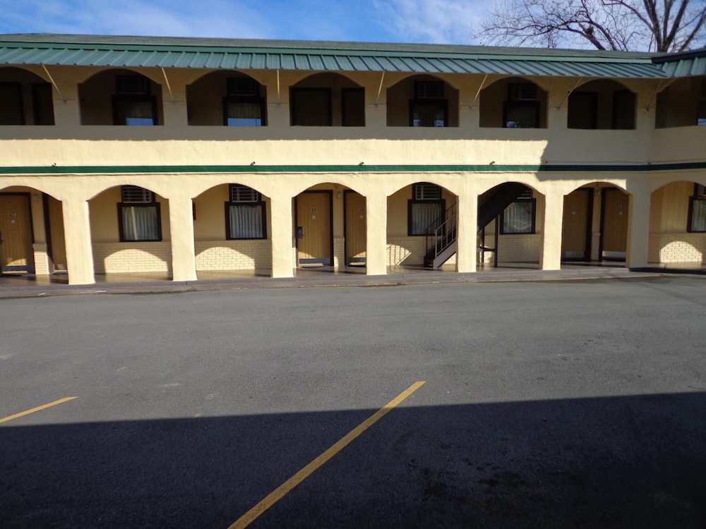 Economy Inn Express Warren 6/47