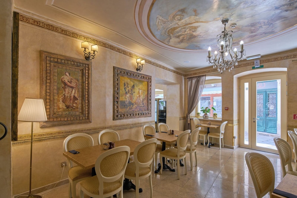Heritage Hotel Life Palace 58/76