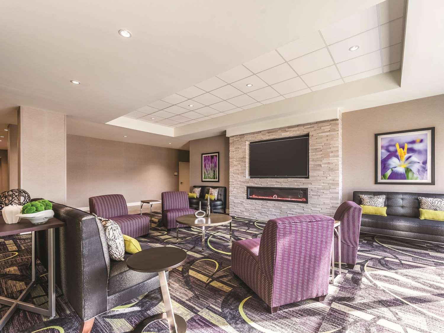 La Quinta Inn & Suites by Wyndham Cincinnati Sharonville 41/45