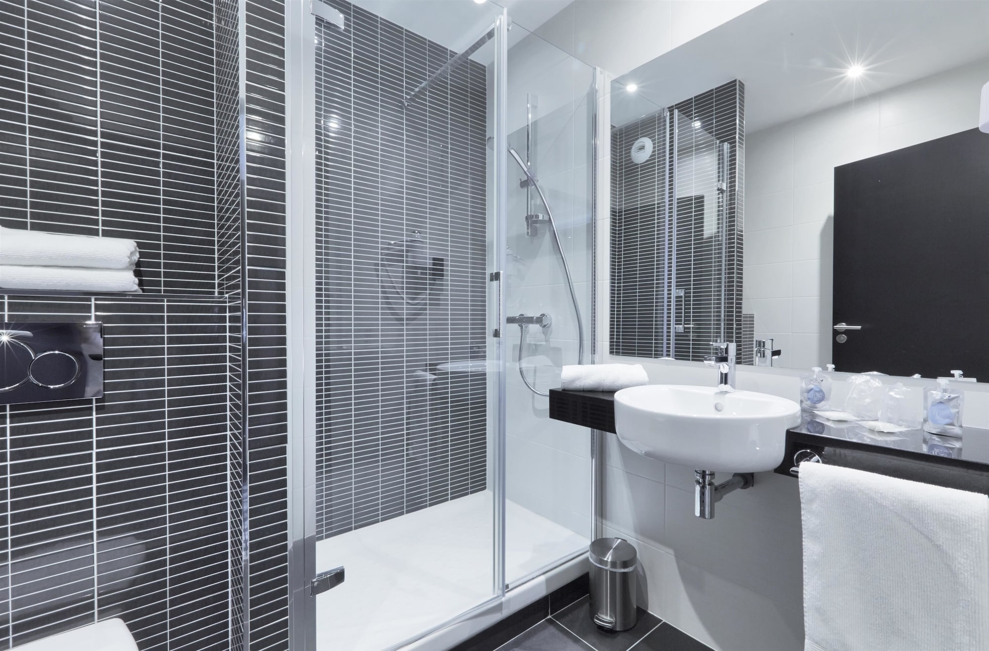 غرفة قياسية بسرير مزدوج، Hotel Kyriad Saint Quentin En Yvelines - Montigny 8/9