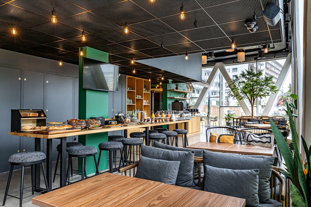 Best Western M Treize Paris Asnieres 28/44