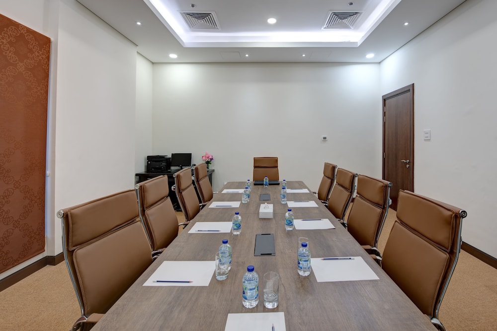 Center Hotel Sharjah 26/34
