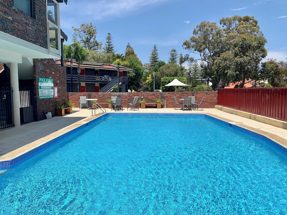 Kings Park Motel 63/65
