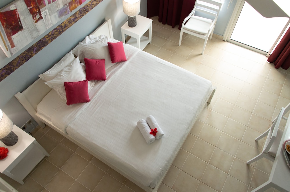 Hotel Fregate Bleue 38/72