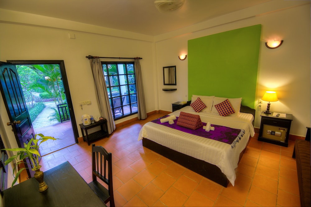 ROOM, DOUBLE BED