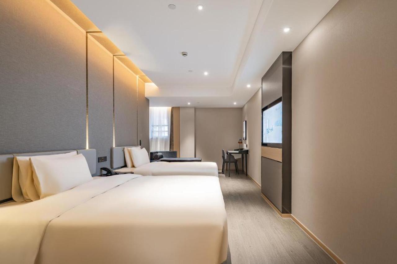 Shanghai Lingang New Town Atour Hotel 16/24