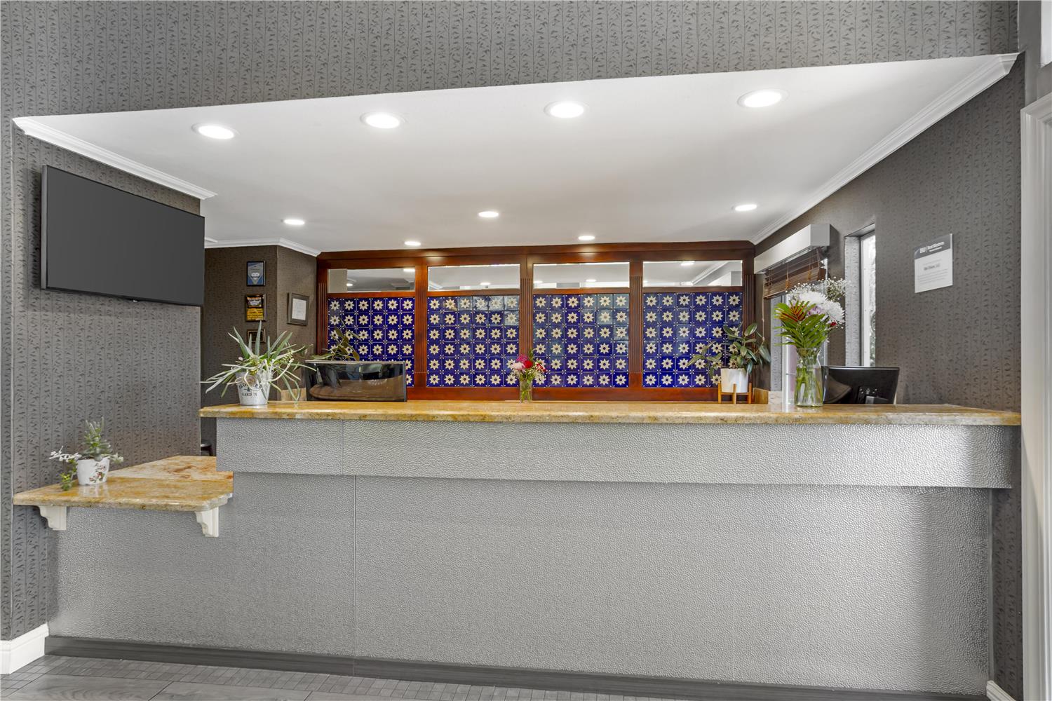 Lobby at Best Western Plus Dixon Davis, DIXON - CA