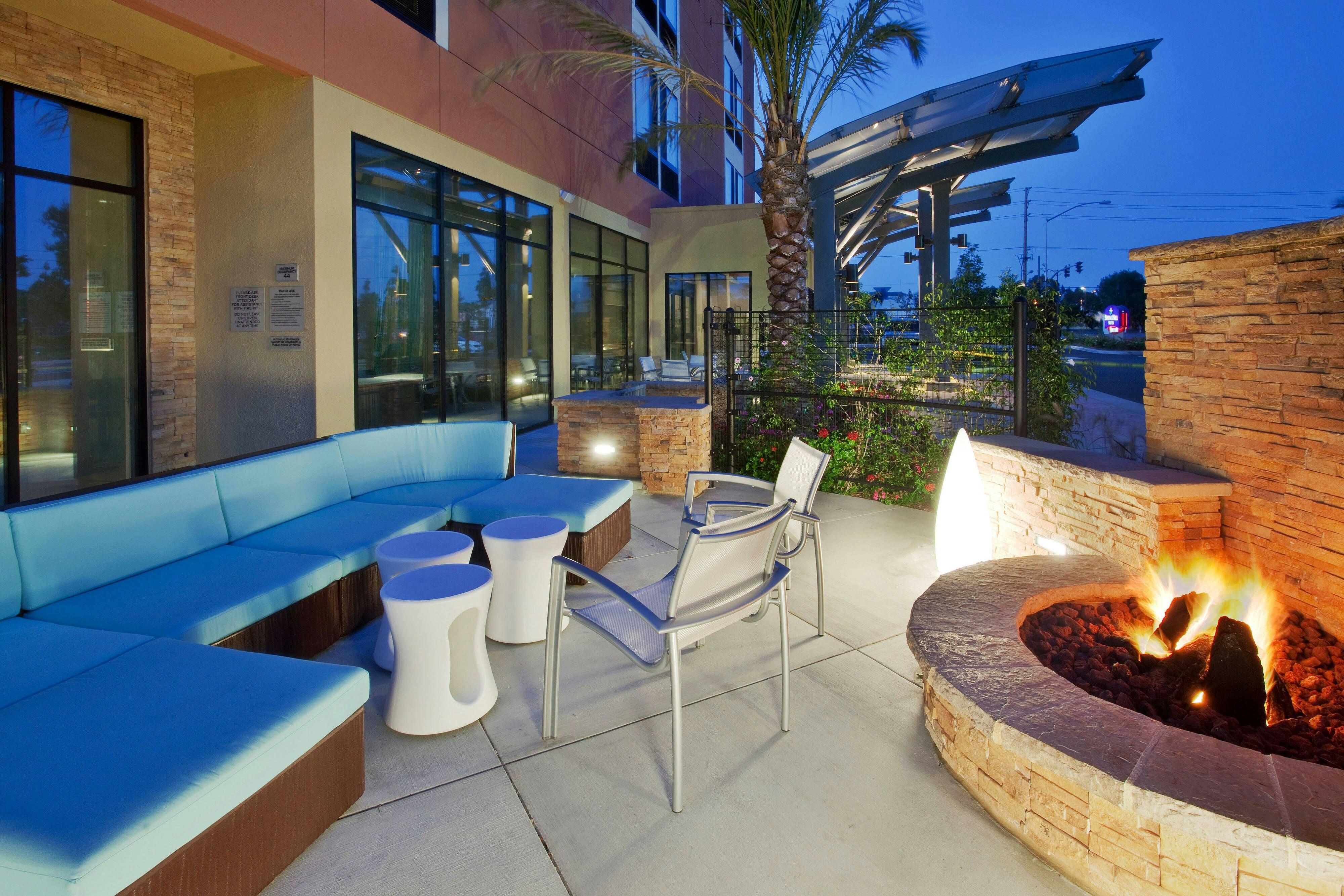 Springhill Suites By Marriott Irvine 4/7
