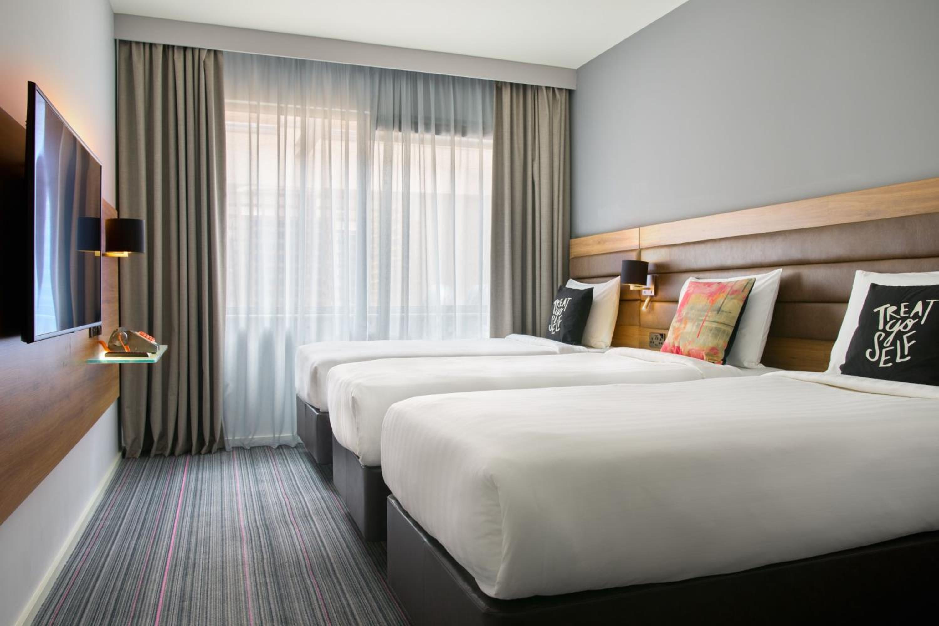 Moxy Sleeper, Guest Room, Triple, 3 Beds