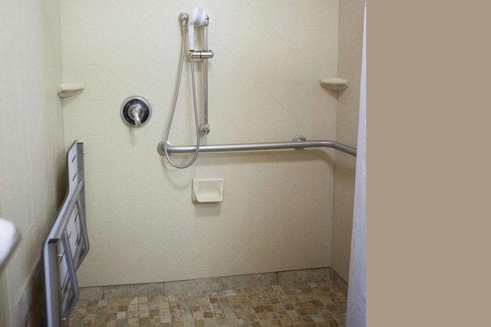 Hampton Inn Rochester Webster 18/36