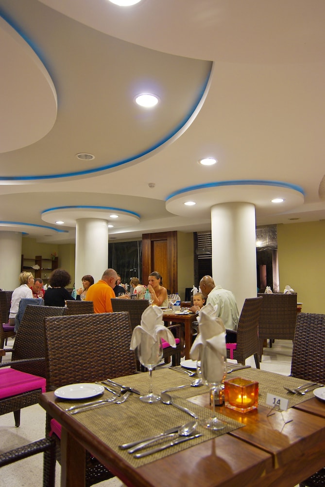 Laguna Beach Hotel & Spa 25/50