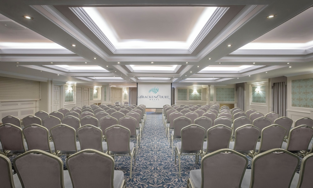 Bracken Court Hotel 47/60