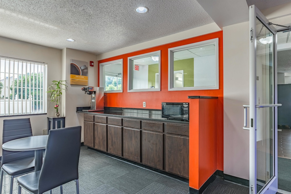 Motel6 Charlotte, NC - University 37/45