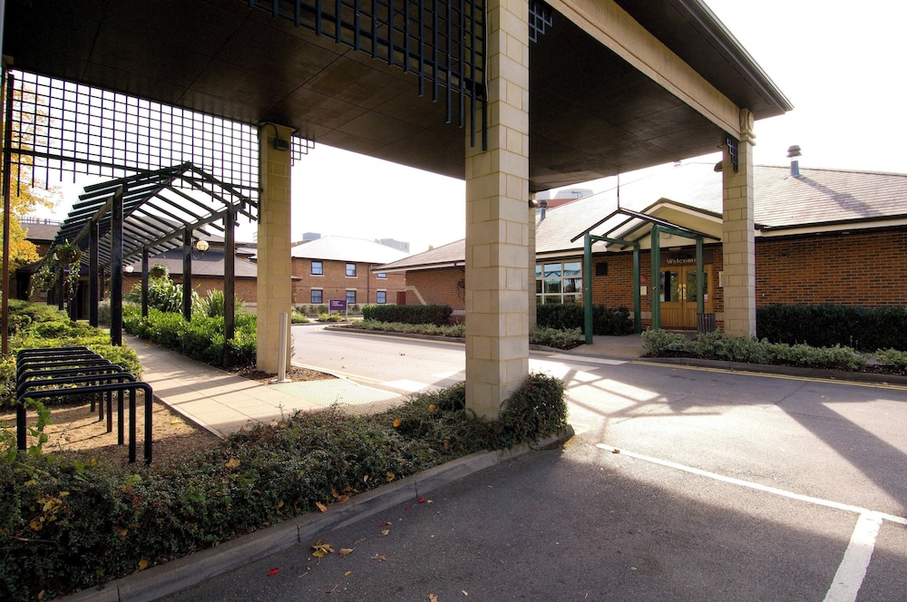 Premier Inn Bracknell Central 53/60