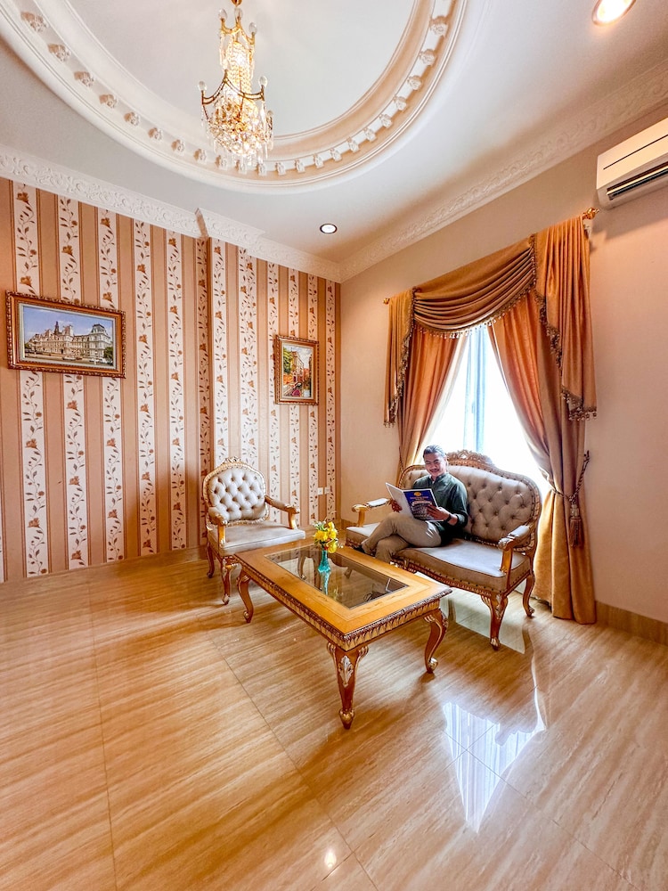 Grand Town Hotel Makassar 32/35