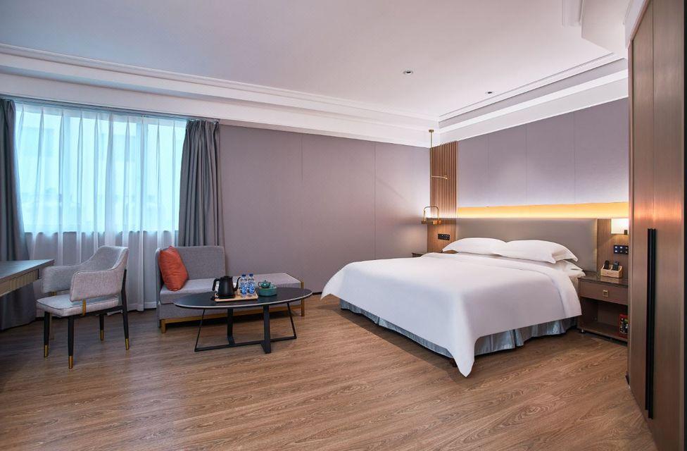 Pine, King Bed